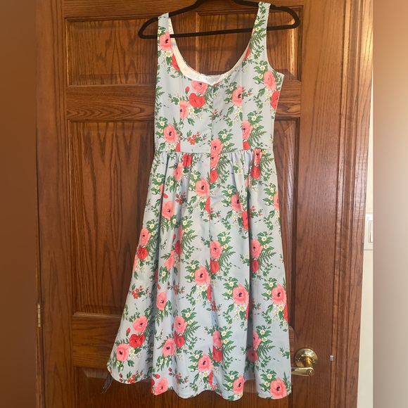 Small A-line soft blue and floral dress with pockets! - Picture 2 of 7